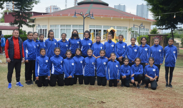 Kır Çiçekleri'nden kros yarışmalarında derece