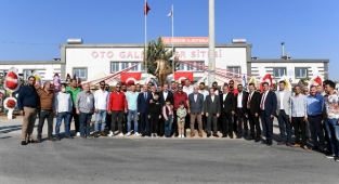 Oto Galericilerinin sıkıntılarını dinledi