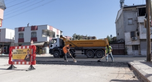 Yol ve kaldırımlar yenileniyor
