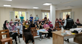 Polis'ten anne adaylarına bilgilendirme