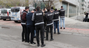 Alkol kaçakçıları tutuklandı