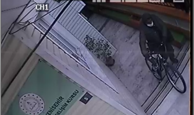 Hırsızlık şüphelisi güvenlik kamerasına yakalandı