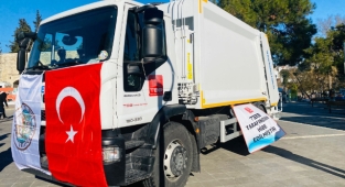 Belediyeye yeni çöp toplama ve nakil aracı