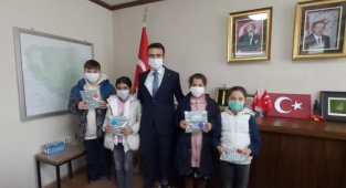 En çok kitap okuyanlar Kaymakam Bingöl'ü ziyaret ettiler.
