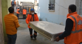 Evi yanan 3 aileye eşya desteği
