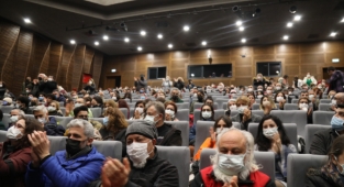 Kadına şiddete tiyatro ile dikkat çektiler