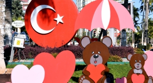 14 Şubat’a özel renkli figürler