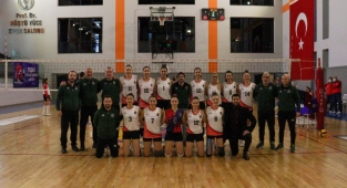 Kadınlar Voleybol ve Hentbol'da yüz güldürdü