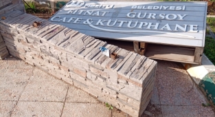 Kütüphaneye saldırı