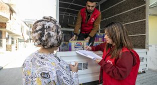 Dar gelirli hanelere 120 bin Ramazan gıda kolisi