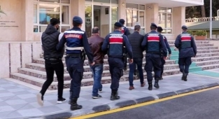 Jandarma aranan 25 şüpheliyi yakaladı