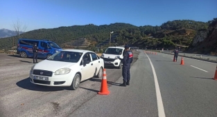 Jandarma'dan, arananlara sıkı takip