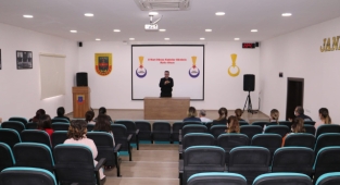Jandarma kadınları bilgilendirdi