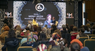 Meral Seçer, Çukurova 1. Kadın Zirvesi'ne katıldı