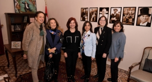 Meral Seçer'e İçel Soroptimist Kulübü'nden ödül