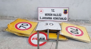 Mut'ta Trafik levhası çalanlara suçüstü