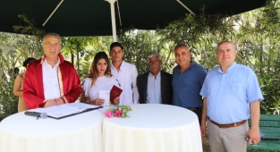 Başkan Tarhan, toplu nikah töreninde 11 çiftin nikahını kıydı