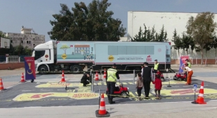 Jandarma Mobil Trafik Eğitin Tırı Mersin'de