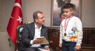 Matematik Dünya Birincisi Ömer Erken'den Seçer'e ziyaret