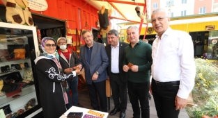 Mezitlili üretici kadınlar siyasileri ağırladı