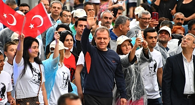 19 Mayıs coşkusu Büyükşehir'in Gençlik Korteji'yle başladı