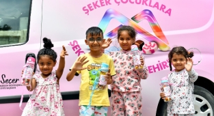 Büyükşehir'den çocuklara bayram şekeri ve matara