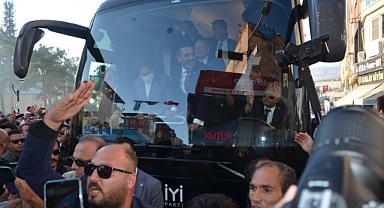 İyi Parti lideri Akşener önce halka hitap etti sonra esnaf ziyaret etti