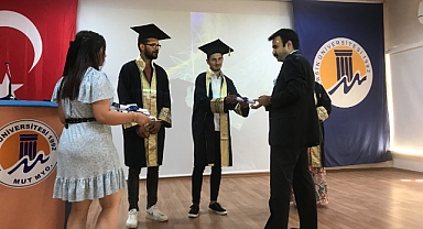 Mut MYO'da mezuniyet sevinci