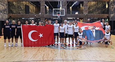Çukurova Basketbol, 30 Ağustos Zaferi'ni kutladı