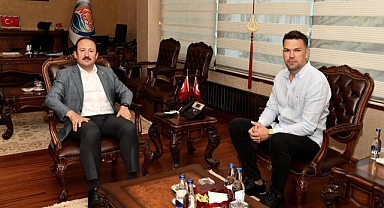 Vali Pehlivan Çukurova Basketbol'ün yanında