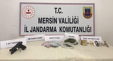 Mut'ta uyuşturucu satıcıları Jandarma'dan kaçamadı
