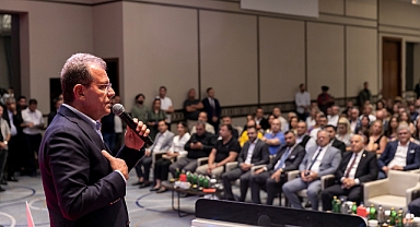 Seçer, ‘3. Rotabusiness Mersin İş ve Ekonomi Ödülleri’ gecesine katıldı.