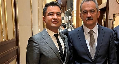 Mersin'i 'Fark yaratan öğretmen ve Öğretmenevi yöneticisi' olarak Ankara'da Musa Eren temsil etti.