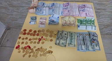 Kendisini savcı ve polis olarak tanıtan şüpheliye suçüstü