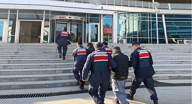 Jandarma kasten öldürme suçundan aranan 4 şüpheliyi yakaladı