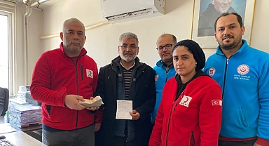 Umre parasını Kızılay'a bağışladı