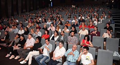 Şehir Tiyatrosu'nun yeni oyunu ‘Kamyon’ prömiyeri yaptı