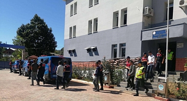 Elektrik direği çalan hırsızları Jandarma yakaladı