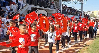 Mut'ta Cumhuriyetin 100 yılında 100 öğretmen Zeybek oynadı
