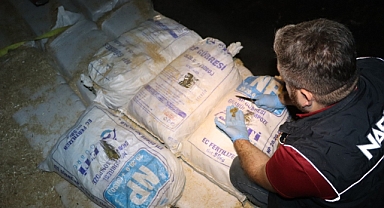 Saman yüklü tırda 32 kilo esrar ele geçirildi