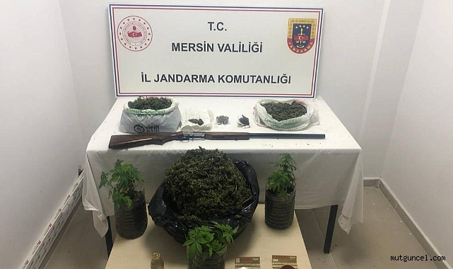Jandarma 12 kilo uyuşturucu ele geçirdi