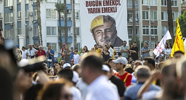 Seçer, 1 Mayıs’ta işçi ve emekçilerle yürüdü