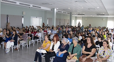 Yazar İpek Ongun hayranlarıyla buluştu