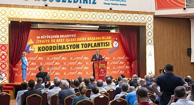 Seçer, Adana'da Mersin'in afetlere karşı yol haritasını anlattı