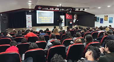 Kariyer Merkezi'nde ‘Geleceğin Meslekleri’konuşuldu