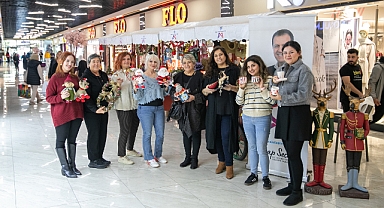 Üretici kadınlar yeni yıl temasıyla stand açtı
