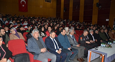 Alper Gezeravcı Mut'ta öğrencilerle buluştu