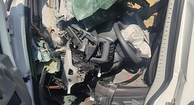 Araçta sıkışan sürücüyü itfaiye kurtardı