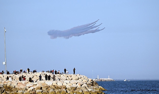 Türk Yıldızları, Mersin semalarına ilk imzayı prova uçuşuyla attı