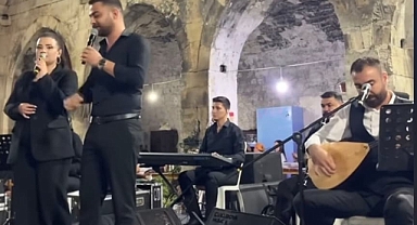 Tarihi Taşhan'da halk müziğine ev sahipliği yaptı